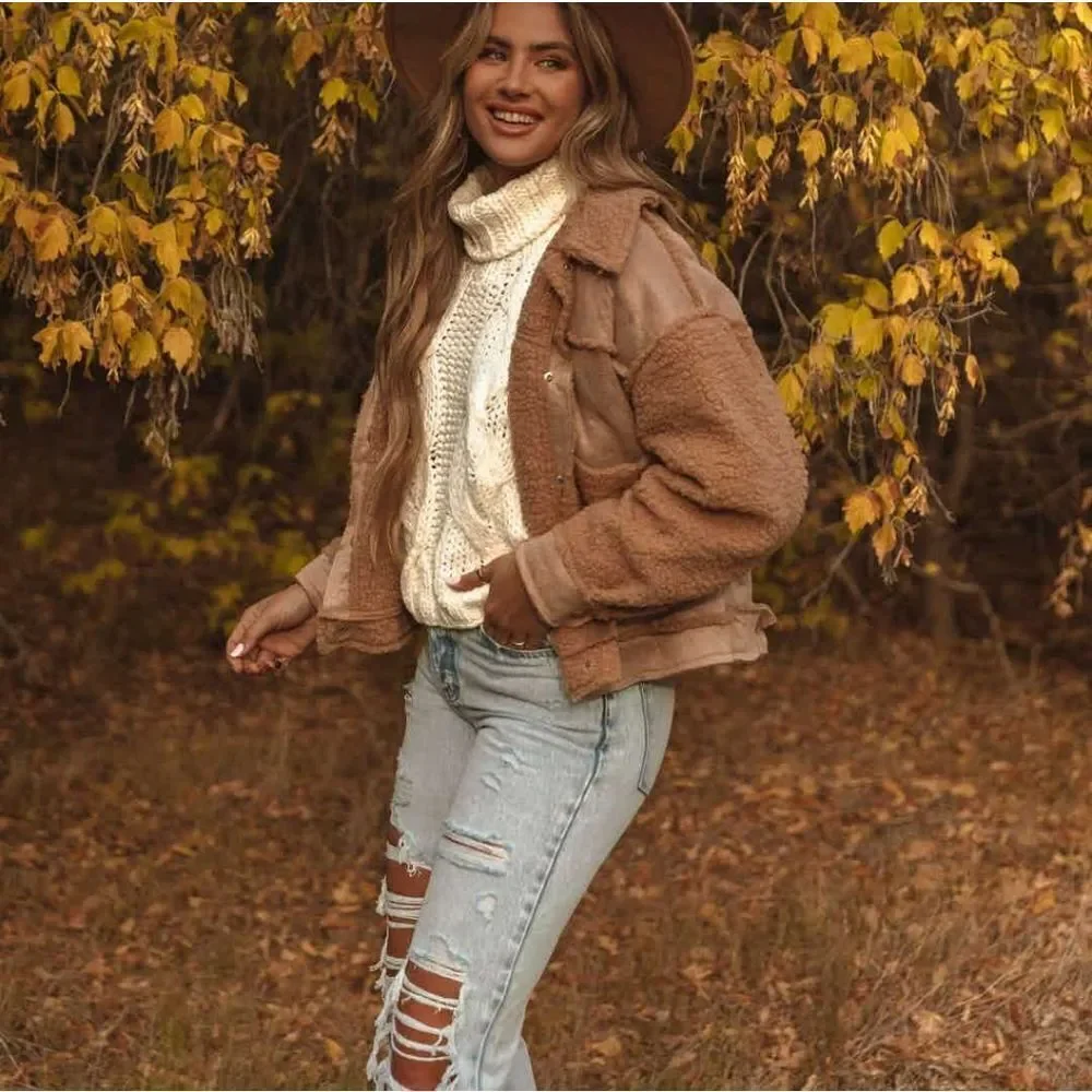 Cherrybark Pocketed Sherpa Jacket - Mocha - Picture 4 of 11